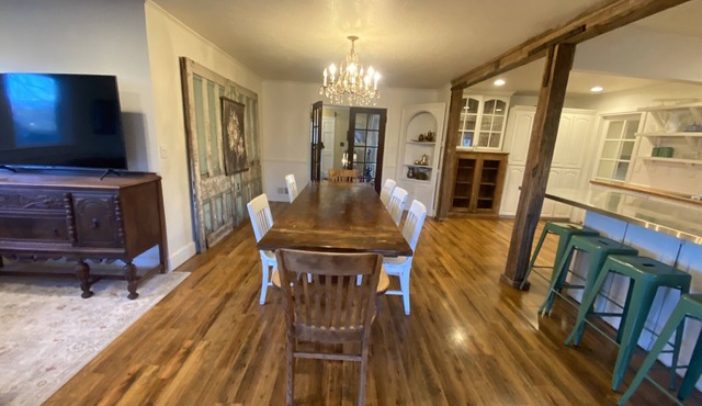 Charming Spacious Country Home 15 min from Logan. in Paradise