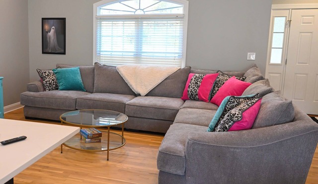 Charming three bedroom, two bathroom tranquil retreat just 2 miles from Wyndham. in Glen Allen