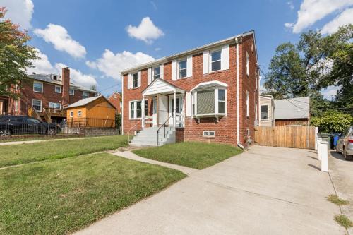 Classic Brick House 4BR 3BA Perfect for Families Near DC