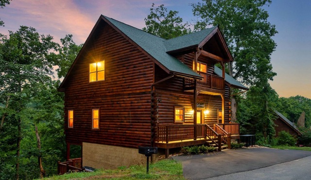 Classic Log Cabin | Hot Tub, Pool, Games & Dogs OK