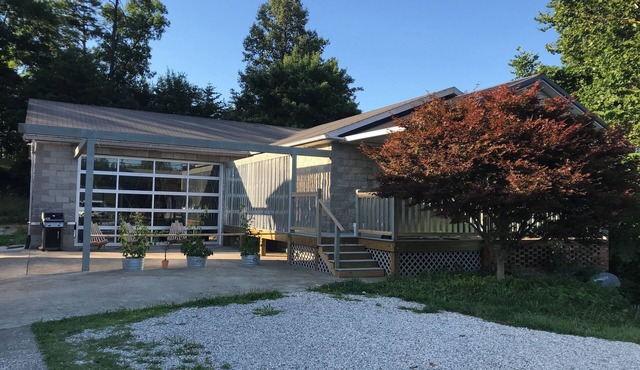 CLIMBERS NEST-Spacious 7-bedroom house in peaceful Zoe perfect for large groups.