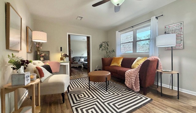 Coastal Country Vibes with Fenced Yard, Xbox, Air Hockey, 20 min from the beach!