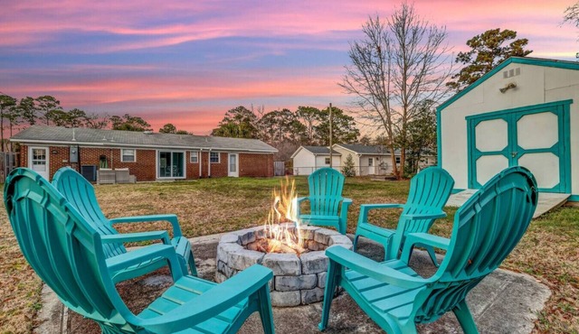 Coastal Paradise w/King Bed (Pet Friendly)