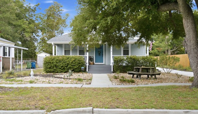 Coastal Wilmington Retreat near Cargo District, Riverwalk, Beaches, UNCW & CFCC