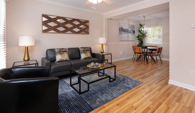 Comfortable 1BR Apartment Near Uptown