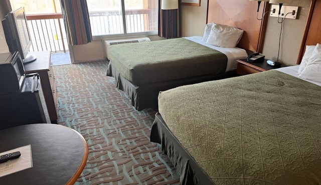 Comfortable 2 Rooms w/Free Breakfast & Parking – Ideal Stop Along I-40