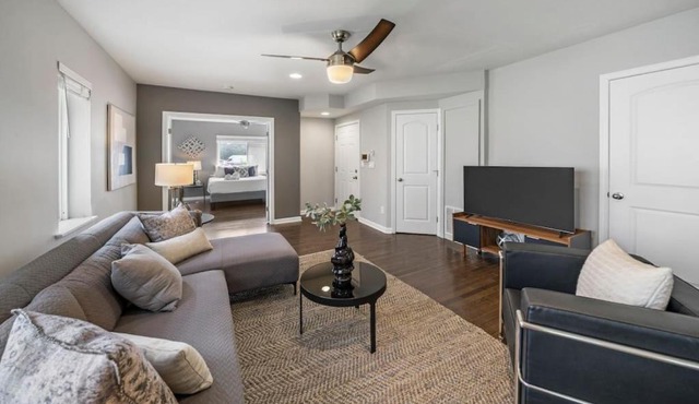 Comfortable 2BR Condo near City Center