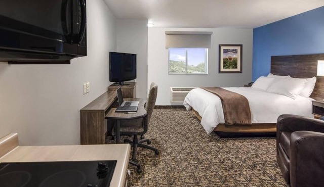 Comfortable and Convenient Location Near Airport and Downtown
