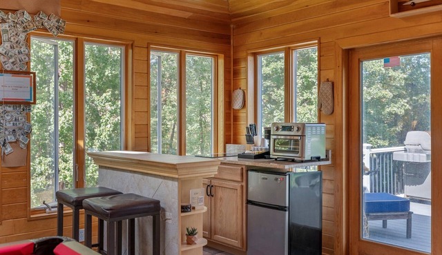 Comfortable guest suite w/fire pit on gorgeous property -Pet Friendly! in North Haven