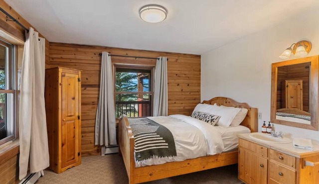 Comfortable private queen room in the True North Adventure Lodge. Includes a queen bed, private ensuite bathroom, and access to shared amenities like the kitchen, great room, and hot tub. Great for couples or solo travelers. in Clark