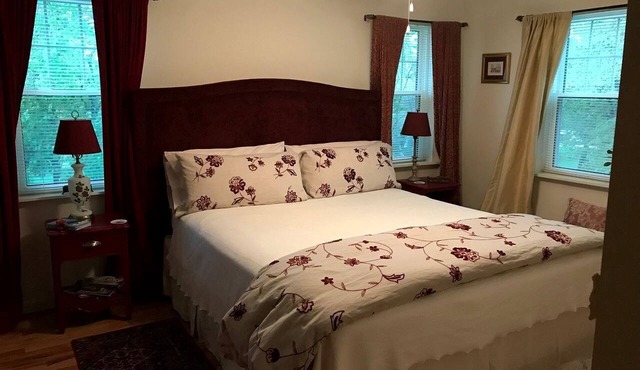 Comfortable Weekend Getaway with Breakfast Available in Elkhorn, Wisconsin in Elkhorn