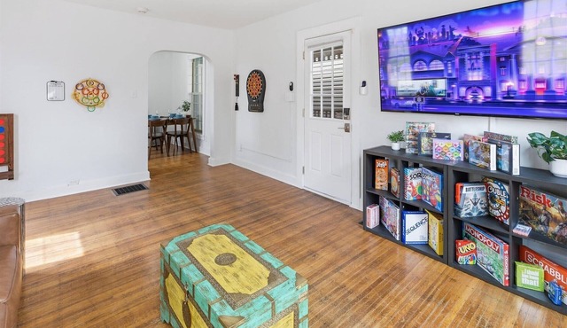 Comfy 1 Bed 1 Bath Near Downtown Indy - Sleeps 4