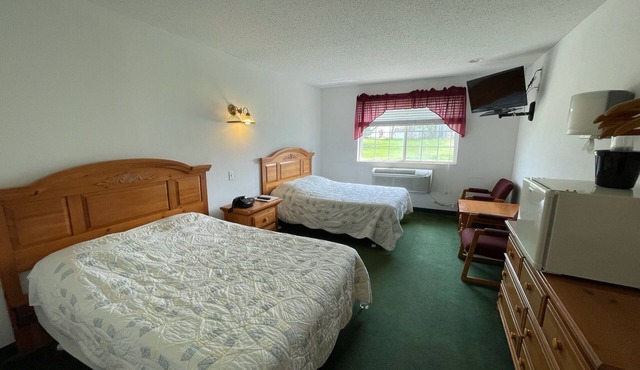Comfy Double Full Basic Room with Free Breakfast! in Red Bud