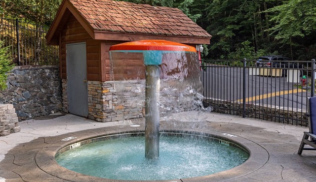 Community Pool! Close to Gburg & Hiking!