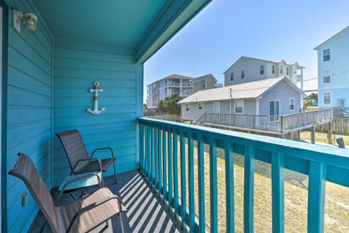 Condo w/Balcony & Pool: Walk to 2 Beach Accesses!