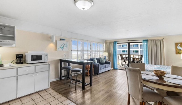 Corner condo with huge Gulf views in Cedar Key