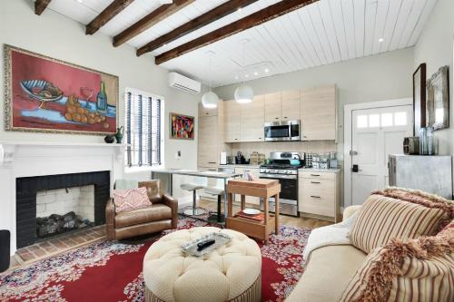 Cottage On Front, Downtown free parking!