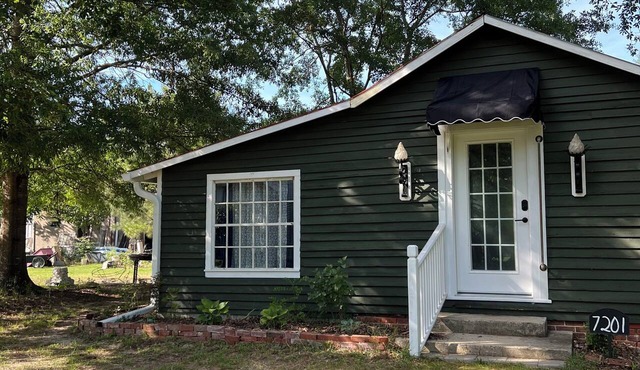 Cozy 1-bedroom cottage in lovely Rocky Mount with AC
