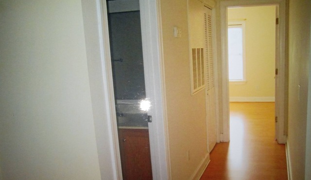 Cozy 2-bedroom condo in peaceful Cornelius with AC