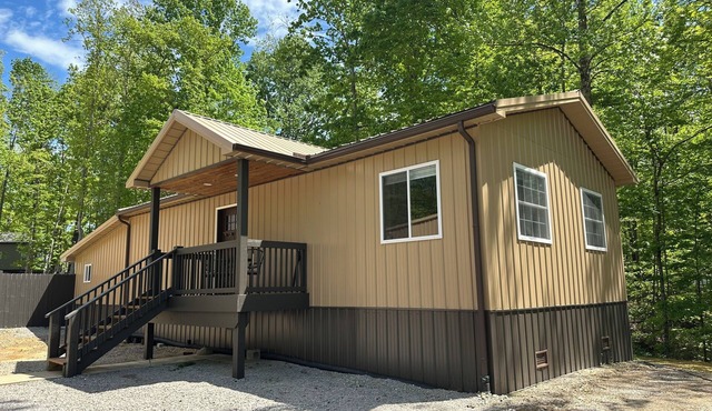 Cozy 2-bedroom house in Nancy, 2 Miles From Wolf Creek Marina! Plenty of parking