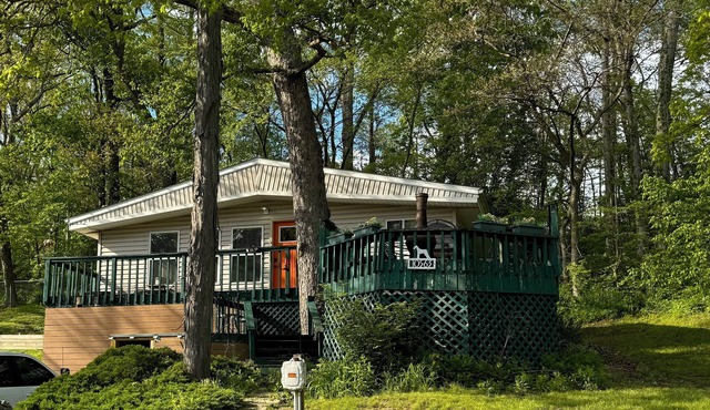 Cozy 2-bedroom house in beautiful Monticello with a gorgeous lake view