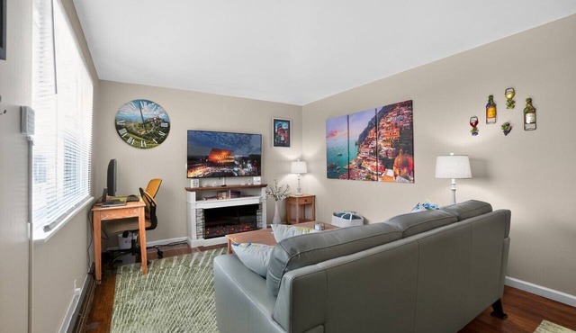 Cozy 2Bed/1Bath Duplex in Akron in Akron