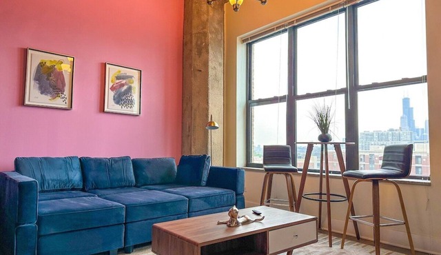Cozy 2BR Chicago Skyline Views Near Museum Campus & McCormick Place