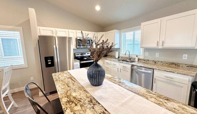 Cozy 3 Bed 2 Bath Split level in Horace in Horace