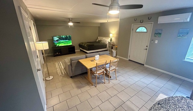 Cozy basement studio apartment centrally located im Augusta!