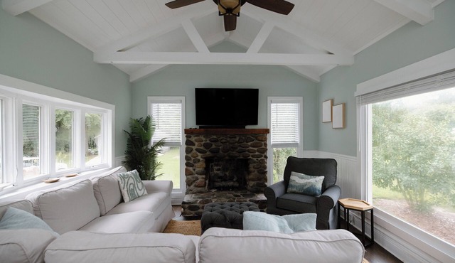 Cozy Beach Bungalow on Lush 1/2 Acre 1 Mile to Beach!