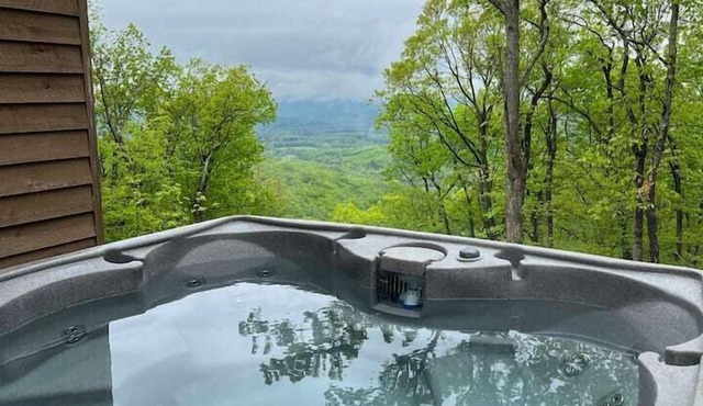 Cozy Cabin near Shenandoah · Hot Tub & Valley Views · Couples Retreat
