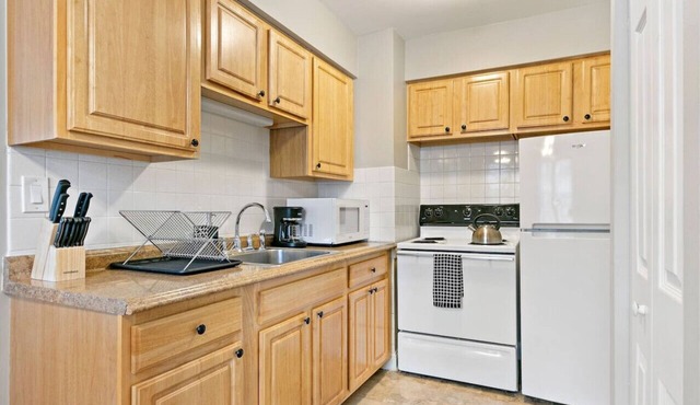 Cozy & Fully Equipped Studio in Lakeview