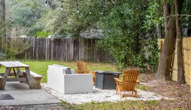 Cozy home w/fire pit, BBQ & dog-friendly