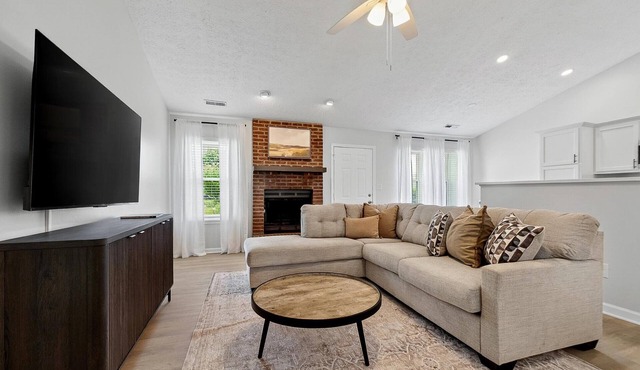 Cozy Indy Home | Yard, Garage & Fast WiFi