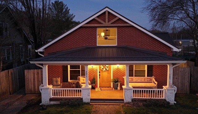 Cozy Mountain Retreat Near Hiking, Skiing, Fly Fishing & Wineries!