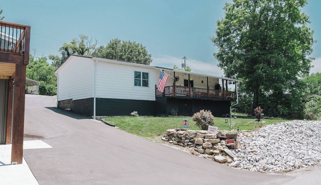 Cozy mountain view home just minutes to Powell Valley Marina at Norris Lake