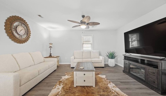 Cozy Newport News Getaway