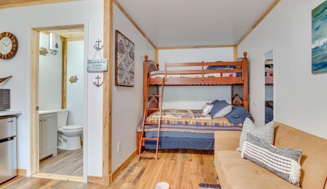 Cozy Norfork Cabin: Fishing, Kayaking & More! in Norfork