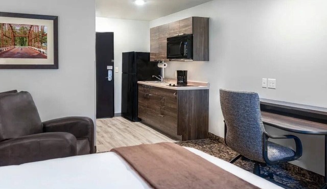 Cozy Queen Room | Near Birkdale Village | Relaxing Stay