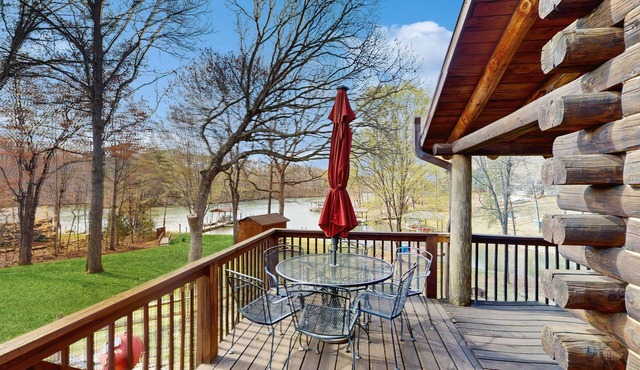 Cozy retreat on the lake with views, peaceful vibes & modern comfort