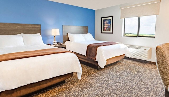 Cozy Retreat w/Kitchen! Free Parking, BBQ Facilities, Pet-Friendly!