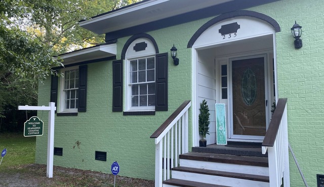 Cozy Seahawks Coastal Cottage Close to Everything