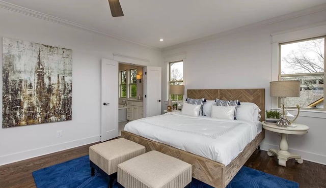 Cozy sprawling home nestled just outside downtown Nashville, Hillsboro West end