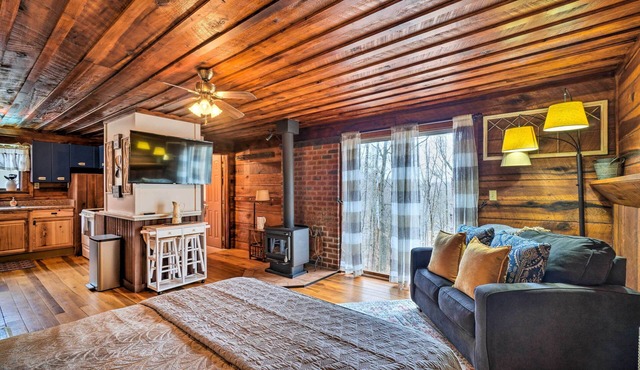 Cozy Tennessee Cabin Rental - 1 Mi to Lake