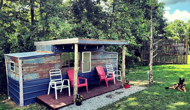 Cozy Tiny House on Working Farm, for Fun Glamping Trips in Kentucky