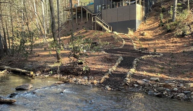 Creekhouse on Tails Creek - Luxury 4BR - Hear the Water From Bed