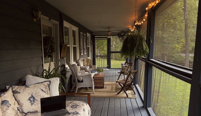 Creekside Cottage, private getaway, awesome screened porch, pets welcome!