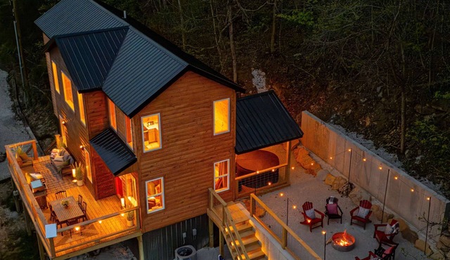 Crimson Landing l Lux Cabin in RRG, Dome, Hot Tub