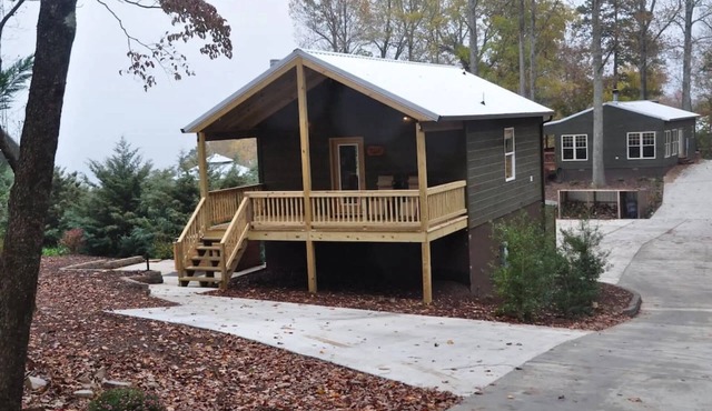 Critter Corner Cabin – Cozy Bluffside Retreat