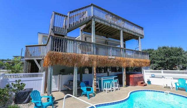 Cuckoo's Nest - 4 Bed, 2 Bath dog friendly home with pool, hot tub and tiki bar!